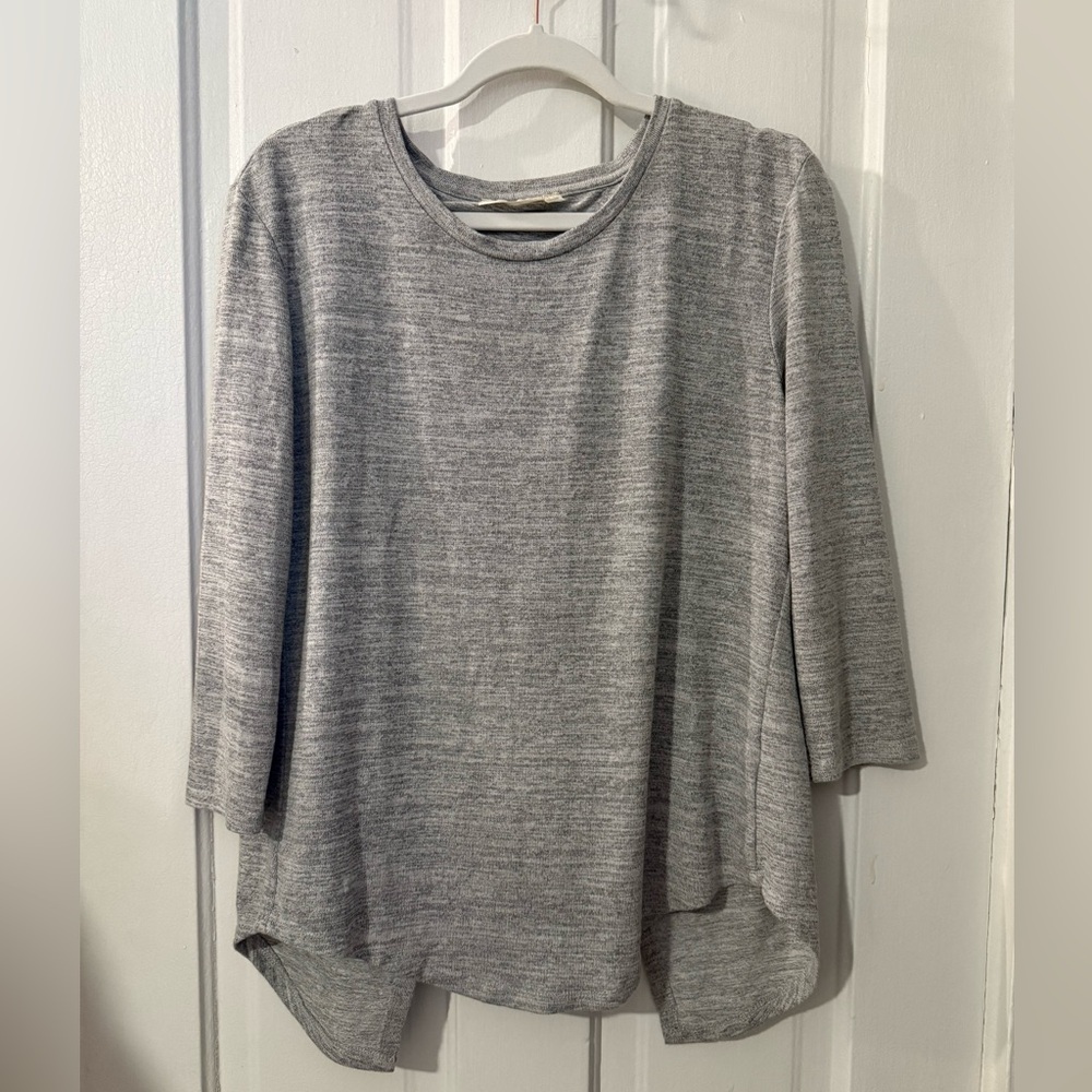 RD Style M Medium women’s long sleeve all grey top with slit cut out back